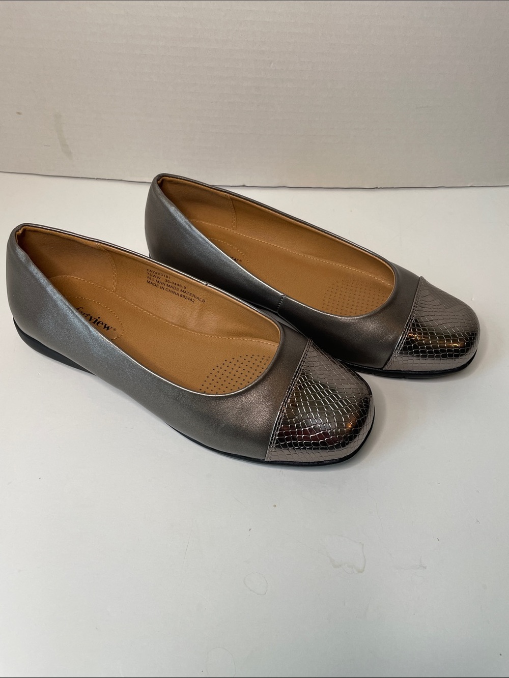 Comfortview  Women's Metallic Bronze  Size 7 1/2  Wide Ballet Flats Textured Cap